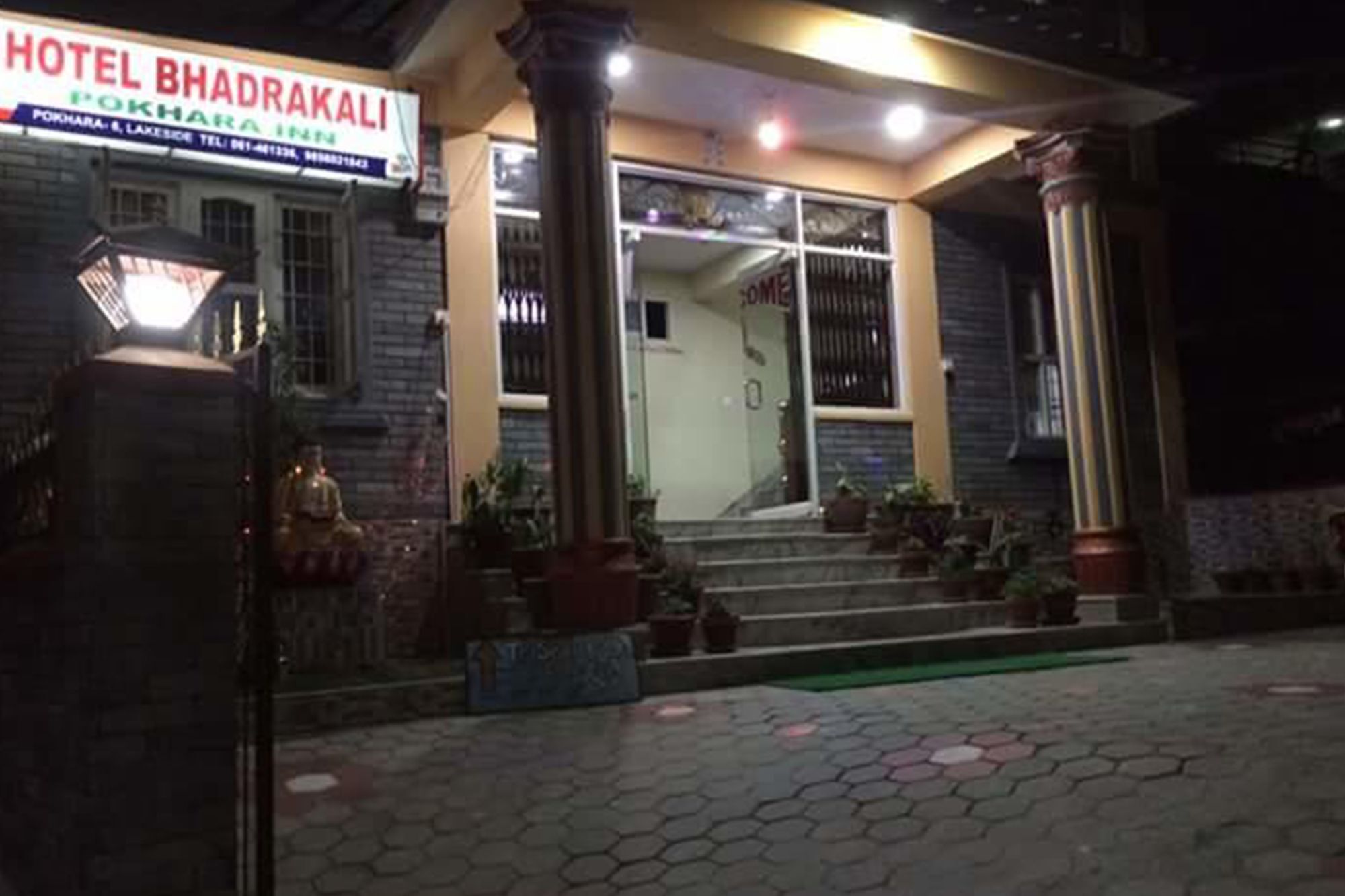Hotel Bhadrakali Pokhara Inn Bagian luar foto